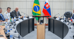 Brasil e Eslováquia assinam acordos na área de Defesa